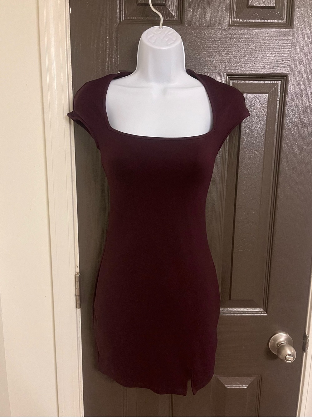 Divided Square Neckline Capped Sleeve BodyCon Dress in Deep Plum